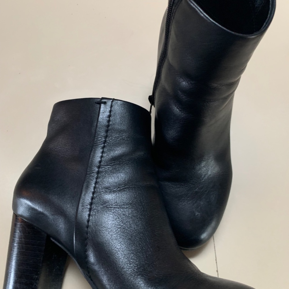 Vionic Boots - Picture 3 of 3